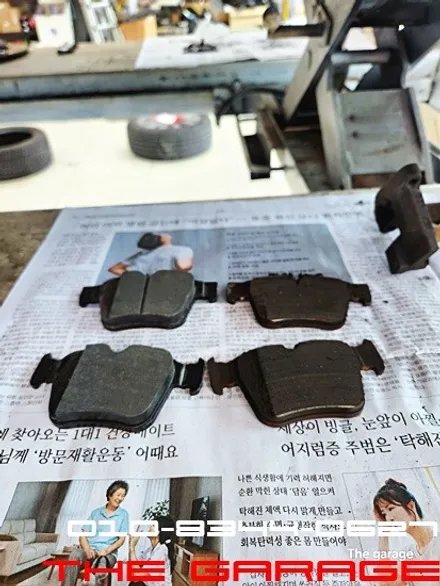 < 대전 수입차정비 벤츠 GLC 브레이크패드 디스크로터 앞뒤 교환 제동력 완벽 복원 작업 안전을 위한 필수 정비 작업의 퀄리티가 결과를 말합니다 > / 대전 유성 화암동