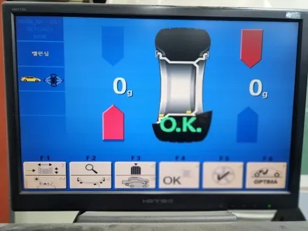 구리 별내 미니 클럽맨 17인치및 금호 솔루스 225/45ZR17 타이어 교체 및 얼라이먼트 작업 / 남양주, 강동, 하남, 송파