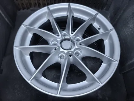 bmw 3시리즈 16인치 실버 주차기스 복원도장/남양주복원도장/다산신도시에서휠복원하기/다산휠복원 휠수리/의정부복원도장/의정부휠수리/휠수리싸고좋은집 / 남양주, 강동, 하남, 송파