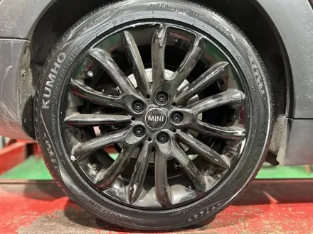 구리 별내 미니 클럽맨 17인치및 금호 솔루스 225/45ZR17 타이어 교체 및 얼라이먼트 작업 / 남양주, 강동, 하남, 송파