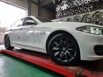 망우 다산 _ BMW 5시리즈 18인치 고스트크롬 중고휠 장착비 무료 교체 작업 _ 남양주휠타이어 / 남양주휠복원 / 남양주, 강동, 하남, 송파