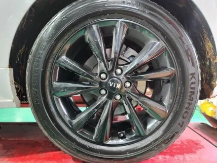 의정부 휠복원 휠수리 기아 카니발 19인치 금호 크루젠 235/55R19 타이어 교체 작업 / 남양주, 강동, 하남, 송파
