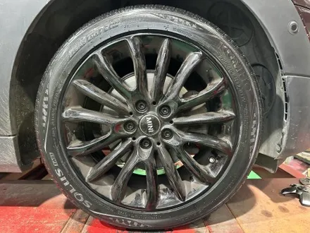 구리 별내 미니 클럽맨 17인치및 금호 솔루스 225/45ZR17 타이어 교체 및 얼라이먼트 작업 / 남양주, 강동, 하남, 송파