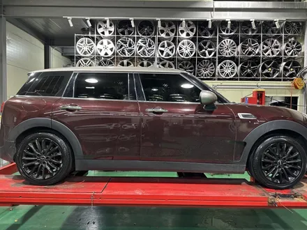 구리 별내 미니 클럽맨 17인치및 금호 솔루스 225/45ZR17 타이어 교체 및 얼라이먼트 작업 / 남양주, 강동, 하남, 송파