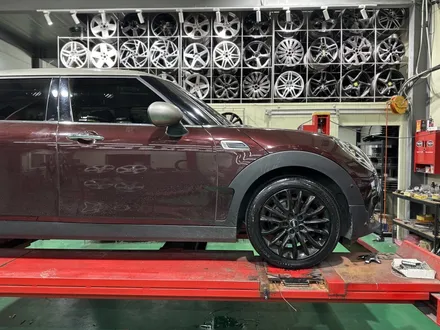 구리 별내 미니 클럽맨 17인치및 금호 솔루스 225/45ZR17 타이어 교체 및 얼라이먼트 작업 / 남양주, 강동, 하남, 송파