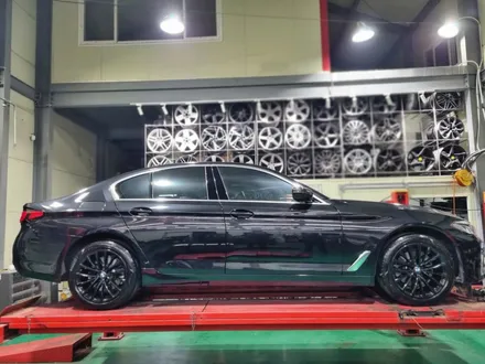 상봉 구리 _ BMW5시리즈 18인치 유광블랙 휠복원 도색 분체도장 작업 및 얼라이먼트 작업 _ 남양주휠복원 / 남양주휠수리 / 분체도장 / 캘리퍼복원 / 남양주, 강동, 하남, 송파