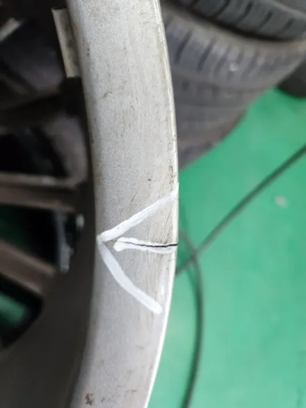 양주/용인/상봉_ 벤츠 E클래스 354  20인치 크랙수리_ 휠수리/휠복원/남양주휠수리/남양주휠복원 / 남양주, 강동, 하남, 송파