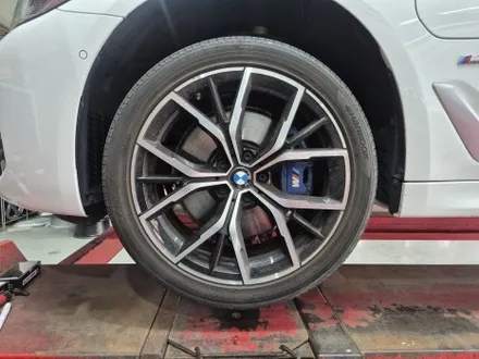 BMW 5시리즈 타이어교체 및 공기압 누설 주입구 부식 완벽 해결! / 남양주, 강동, 하남, 송파