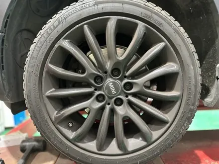 구리 별내 미니 클럽맨 17인치및 금호 솔루스 225/45ZR17 타이어 교체 및 얼라이먼트 작업 / 남양주, 강동, 하남, 송파