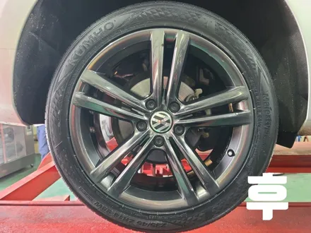 폭스바겐 파샤트 18인치 순정 고스트크롬 휠복원 맞교환 타이어교체/휠복원당일작업/남양주휠복원/다산동휠복원/구리휠복원/휠수리 잘하는집/휠수리복원당일작업/다산동타이어 / 남양주, 강동, 하남, 송파