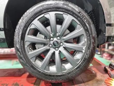 중랑 갈매 _ 레인지로버 벨라 20인치 올시즌 타이어 미쉐린 크로스 클라이밋2 SUV 255 50 20 타이어교체 작업_ 남양주타이어교체 / 타이어교체 / 남양주휠복원 / 남양주, 강동, 하남, 송파