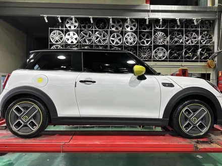 남양주 휠복원 휠수리 미니 쿠퍼 미쉐린 PILOT SPORT5 205/45ZR17 타이어 교체 작업 / 남양주, 강동, 하남, 송파