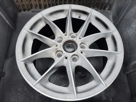 bmw 3시리즈 16인치 실버 주차기스 복원도장/남양주복원도장/다산신도시에서휠복원하기/다산휠복원 휠수리/의정부복원도장/의정부휠수리/휠수리싸고좋은집 / 남양주, 강동, 하남, 송파