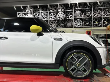 남양주 휠복원 휠수리 미니 쿠퍼 미쉐린 PILOT SPORT5 205/45ZR17 타이어 교체 작업 / 남양주, 강동, 하남, 송파