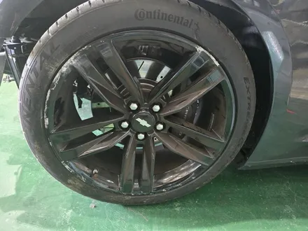 부산 휠도색 쉐보레 까마로 휠 상처 수리 후 유광블랙 도장 / 부산 사상구 감전동