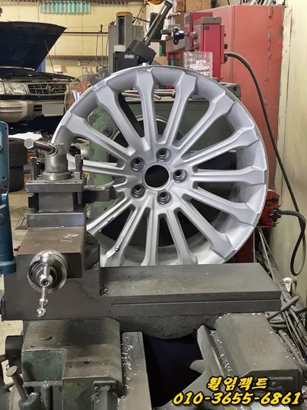 〔아우디A8 19인치 순정휠〕 휠긁힘,주차상처,휠굴절,휠복원,휠도색\
