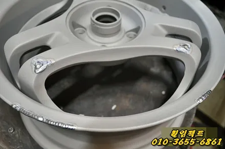 부산휠수리:) 슈퍼어드반 휠복원 작업/휠긁힘/휠도색/자동차휠수리/휠임팩트 / 부산 사상구 감전동