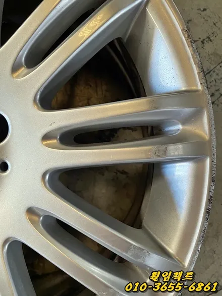 〔벤츠E350/18인치 순정휠〕벤츠e클래스 휠긁힘,주차상처,휠보레(wheelboer)장착,휠보레파손,  휠복원,휠용접,휠도색,분체도장 / 부산 사상구 감전동