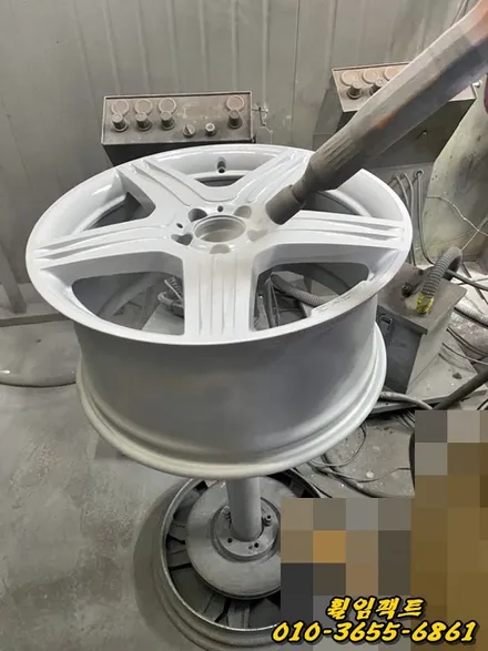 〔부산휠복원〕〔벤츠휠복원〕〔벤츠휠굴절수리〕휠임팩트/벤츠CLS63AMG 휠수리/굴절수리/도장작업 / 부산 사상구 감전동