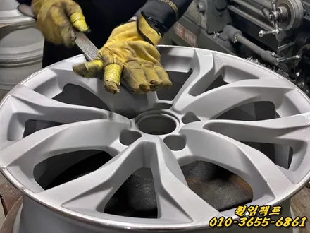 부산휠수리/휠임팩트:) 아우디 A6 35 TDI 주차상처/휠긁힘/휠기스/휠복원/휠도장,휠도색작업 / 부산 사상구 감전동