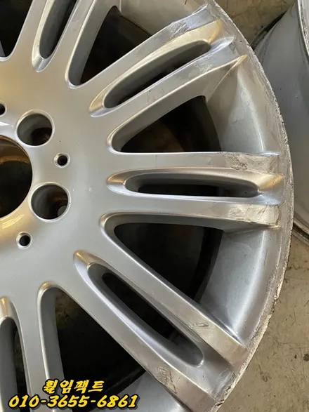 〔벤츠E350/18인치 순정휠〕벤츠e클래스 휠긁힘,주차상처,휠보레(wheelboer)장착,휠보레파손,  휠복원,휠용접,휠도색,분체도장 / 부산 사상구 감전동