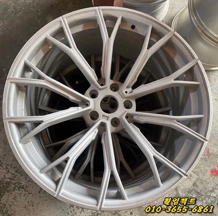 (부산휠수리/부산휠복원/휠임팩트)BMW 520d 19인치 찍힌휠복원/휠찍힘/휠긁힘/휠복원/휠도장작업 / 부산 사상구 감전동