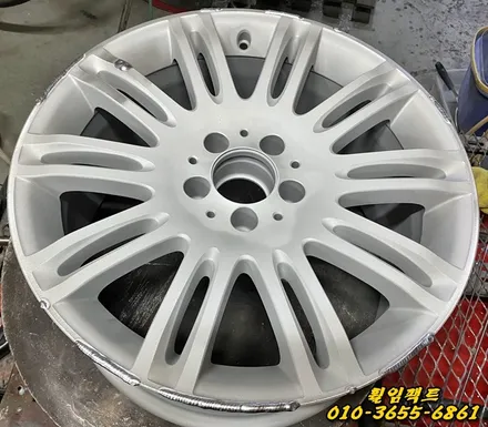 〔벤츠E350/18인치 순정휠〕벤츠e클래스 휠긁힘,주차상처,휠보레(wheelboer)장착,휠보레파손,  휠복원,휠용접,휠도색,분체도장 / 부산 사상구 감전동