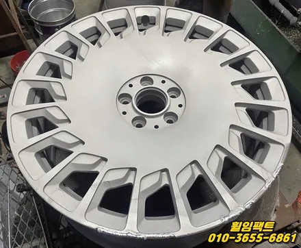〔벤츠 마흐바흐 s650〕휠긁힘,휠패임,휠찍힘,휠기스,휠주차상처,휠찌그러짐,굴절수리,다이아몬드컷팅,휠복원,휠분체도장\