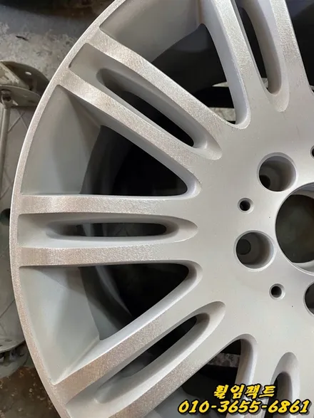 〔벤츠E350/18인치 순정휠〕벤츠e클래스 휠긁힘,주차상처,휠보레(wheelboer)장착,휠보레파손,  휠복원,휠용접,휠도색,분체도장 / 부산 사상구 감전동