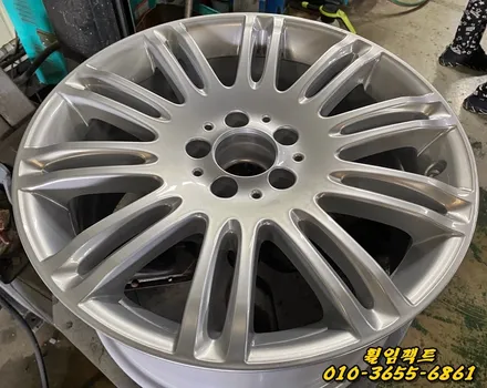 〔벤츠E350/18인치 순정휠〕벤츠e클래스 휠긁힘,주차상처,휠보레(wheelboer)장착,휠보레파손,  휠복원,휠용접,휠도색,분체도장 / 부산 사상구 감전동