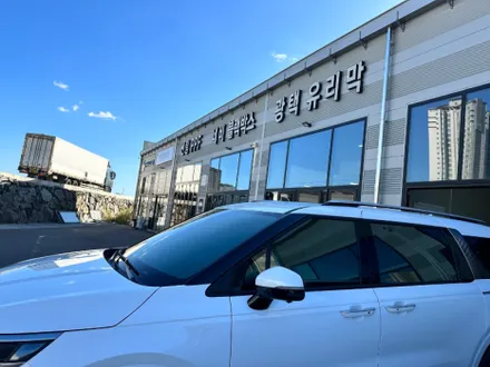 순천 썬팅 카니발 시공 전문 / 탄탄한 내구성과 우수한 열 차단 성능, 시인성을 자랑하는 국내 브랜드 세인트 아모 스퍼터 반사필름 / 순천, 여수, 광양