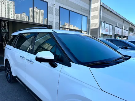 순천 썬팅 카니발 시공 전문 / 탄탄한 내구성과 우수한 열 차단 성능, 시인성을 자랑하는 국내 브랜드 세인트 아모 스퍼터 반사필름 / 순천, 여수, 광양