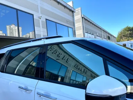 순천 썬팅 카니발 시공 전문 / 탄탄한 내구성과 우수한 열 차단 성능, 시인성을 자랑하는 국내 브랜드 세인트 아모 스퍼터 반사필름 / 순천, 여수, 광양