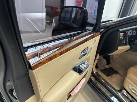 롤스로이스 고스트 실내 랩핑 : 클래식 우드에서 스포티한 카본으로 변신 / 경기 의정부