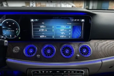 벤츠 W213 E300 신형 송풍구엠비언트 그리고 4D 부메스터 트위터 콕핏 상하단 엠비언트 / 전북 전주, 광주, 김제
