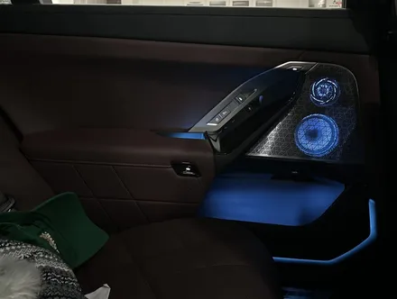 BMW G70 I7 회오리스피커 풀커버로 순정 엠비언트의 드레스업! / 전북 전주, 광주, 김제
