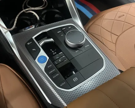 BMW I4 순정 엠비언트 확장으로 내비하단부터 콘솔,컵홀더 거기에 크리스탈 4종까지 / 전북 전주, 광주, 김제