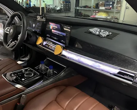 BMW G70 740i 실내 풀 트리밍  에르메스 오렌지 커스텀 & 풀커버 회오리스피커 / 전북 전주, 광주, 김제