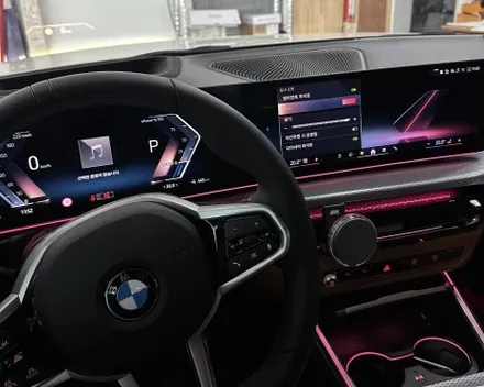 BMW I4 순정 엠비언트 확장으로 내비하단부터 콘솔,컵홀더 거기에 크리스탈 4종까지 / 전북 전주, 광주, 김제