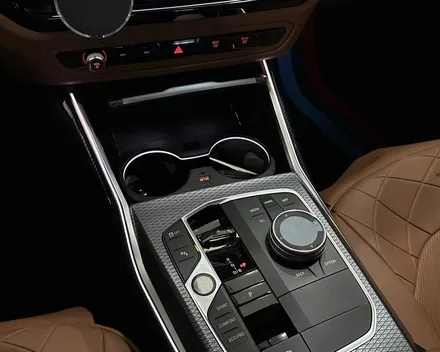 BMW I4 순정 엠비언트 확장으로 내비하단부터 콘솔,컵홀더 거기에 크리스탈 4종까지 / 전북 전주, 광주, 김제