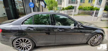 (1탄) 거창 벤츠C63 AMG 디텍 썬팅, 블랙박스, 후방카메라, 보조배터리 시공하기 / 거창 창원
