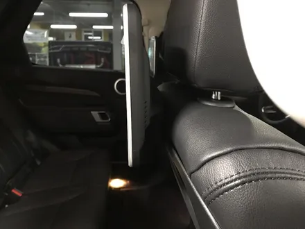랜드로버 디스커버리5 큐슬림2 리어모니터