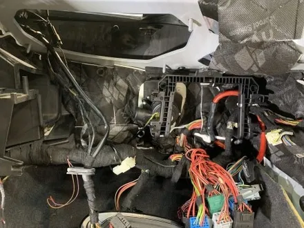 BMW E90 328i 크레파스 냄새 제거 하기!