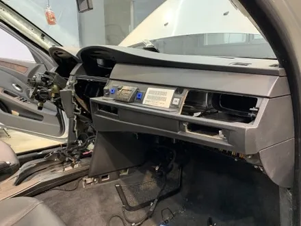 BMW 528i E60 크레파스 냄새 제거!