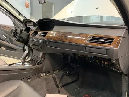 BMW 528i E60 크레파스 냄새 제거!
