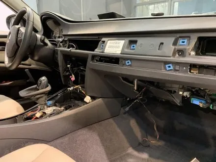 BMW E90 328i 크레파스 냄새 제거 하기!