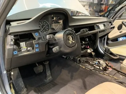 BMW E90 328i 크레파스 냄새 제거 하기!