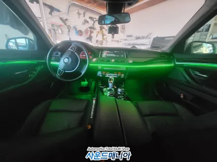 BMW 520d  F10  DMX 엠비언트 라이트를 비노출로 장착해보니 환상적이야 :) / 울산, 경남