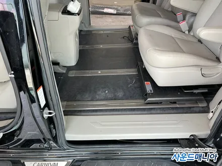 올 뉴 카니발 어라운드뷰 장착 및 3열 탈부착 2열 레일작업 회전시트 360도 회전의자  차박 매트작업  BY 울산 사운드매니아 / 울산, 경남