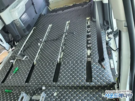 카니발ka4  바닥방음 바닥모노륨 차박레일 Xm전용 천장모니터 보조모니터 작업 / 울산, 경남